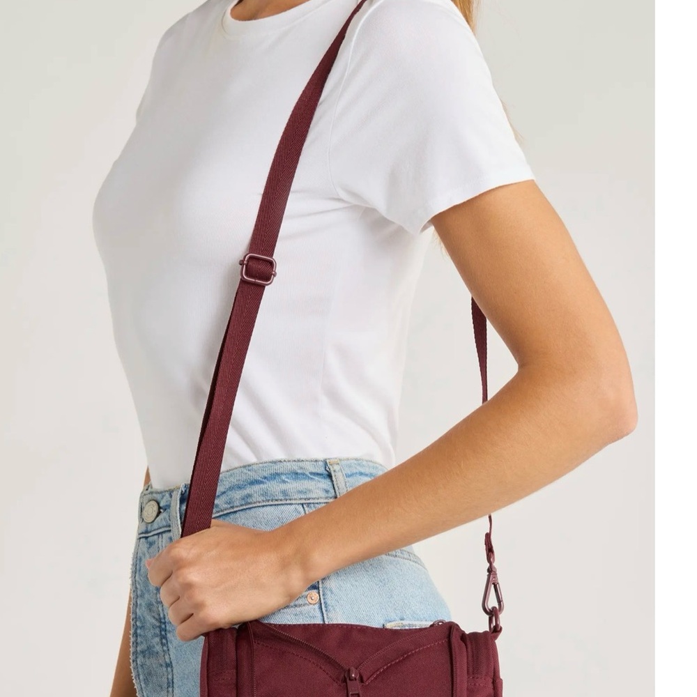 BEIS EXPANDABLE CROSSBODY CHARM IN BURGUNDY - Picture 7 of 9
